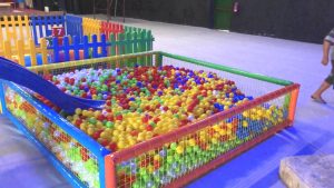 Piscina Con Palline Quadrata Modulare